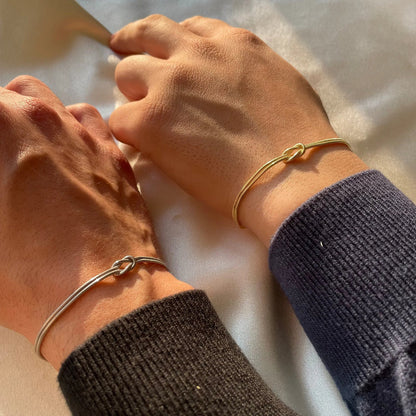 Forever Knot Bracelet – Meaningful Gift for Couples, Best Friends & Family